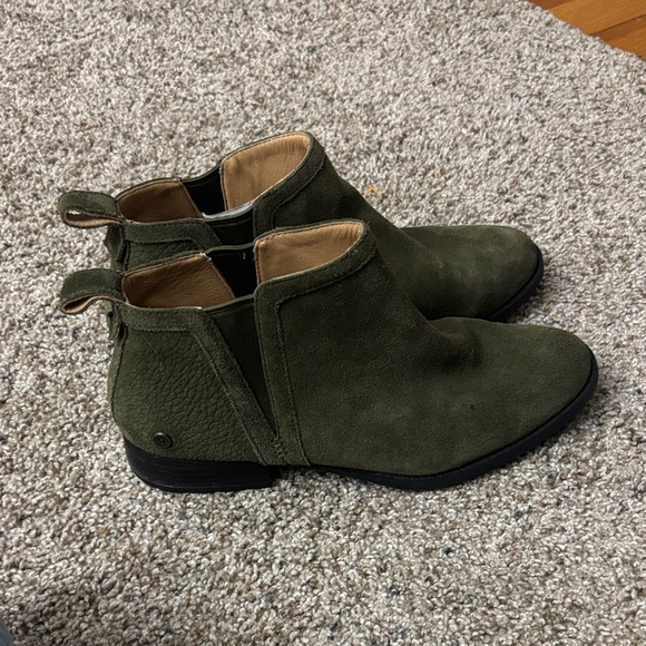 NWOT Ugg Mcclaire Green Suede Ankle Booties Size 7.5 - Picture 5 of 8